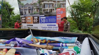 Satpol PP Ponorogo Tertibkan Puluhan Baliho Ilegal dan Kedaluwarsa