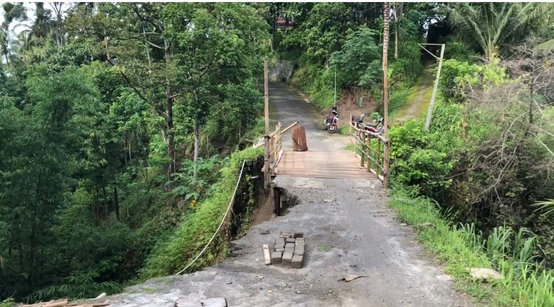 Perbaikan Jalan Amblas Penghubung Jenangan-Ngebel Tunggu Penyelesaian DED