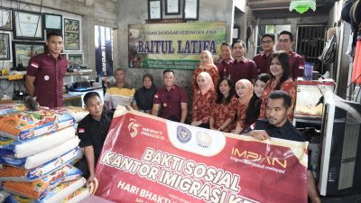 Imigrasi Kediri Salurkan 100 Paket Sembako untuk Sanggar Kesehatan Jiwa