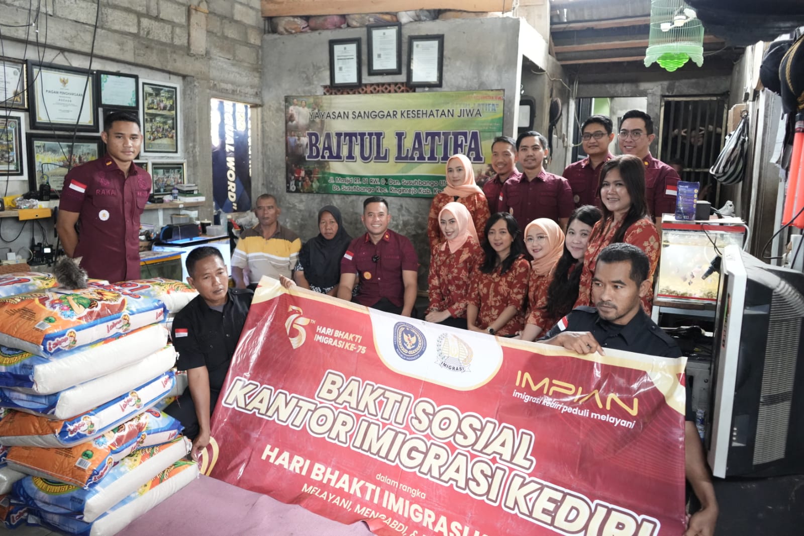 Imigrasi Kediri Salurkan 100 Paket Sembako untuk Sanggar Kesehatan Jiwa