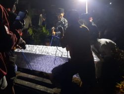 Jenazah Korban Mutilasi Koper Merah di Ngawi Tiba di Blitar, Disambut Isak Tangis Keluarga