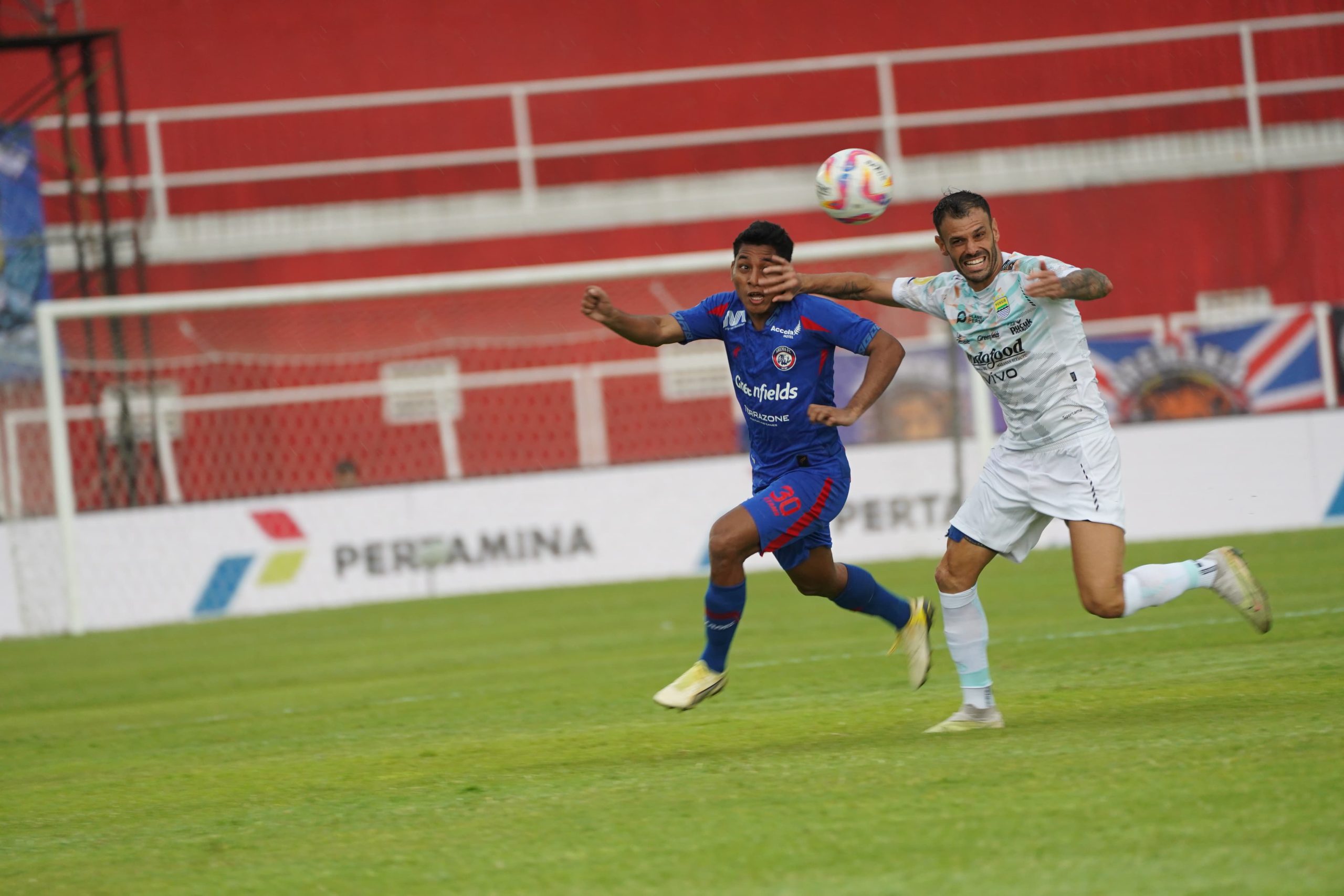 Arema Tersungkur di Kandang, Persib Bandung Bawa Pulang Kemenangan 3-1
