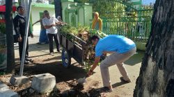 Jumat Sehat, ASN Kemenag Kota Kediri Giat Kerja Bakti, Beri Layanan Prima dengan Lingkungan yang Bersih