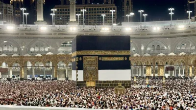 Umat ​​Islam di seluruh dunia beribadah dan mengelilingi Ka'bah setelah menunaikan ibadah haji di Makkah, Arab Saudi pada 6 Juni 2024 (Foto: Anadolu Agency)