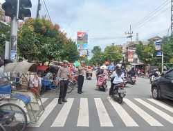 Libur Imlek, Arus Kendaraan Padat Merayap di Jalan Hayam Wuruk Kota Kediri