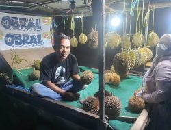 Cuaca Panas Jelang Ramadhan, Pedagang Durian di Area GOR Joyoboyo Kediri Sambat, Omzet Anjlok