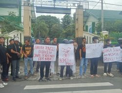 Gabungan Ormas Geruduk Kantor Dinas Pendidikan Kota Kediri, Tuntut Mundur Kepala Sekolah yang Lakukan Pungli
