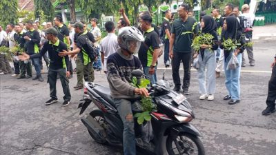 Perhutani KPH Kediri Bagikan Ribuan Bibit Tanaman Gratis di Awal 2025, Ini Infonya