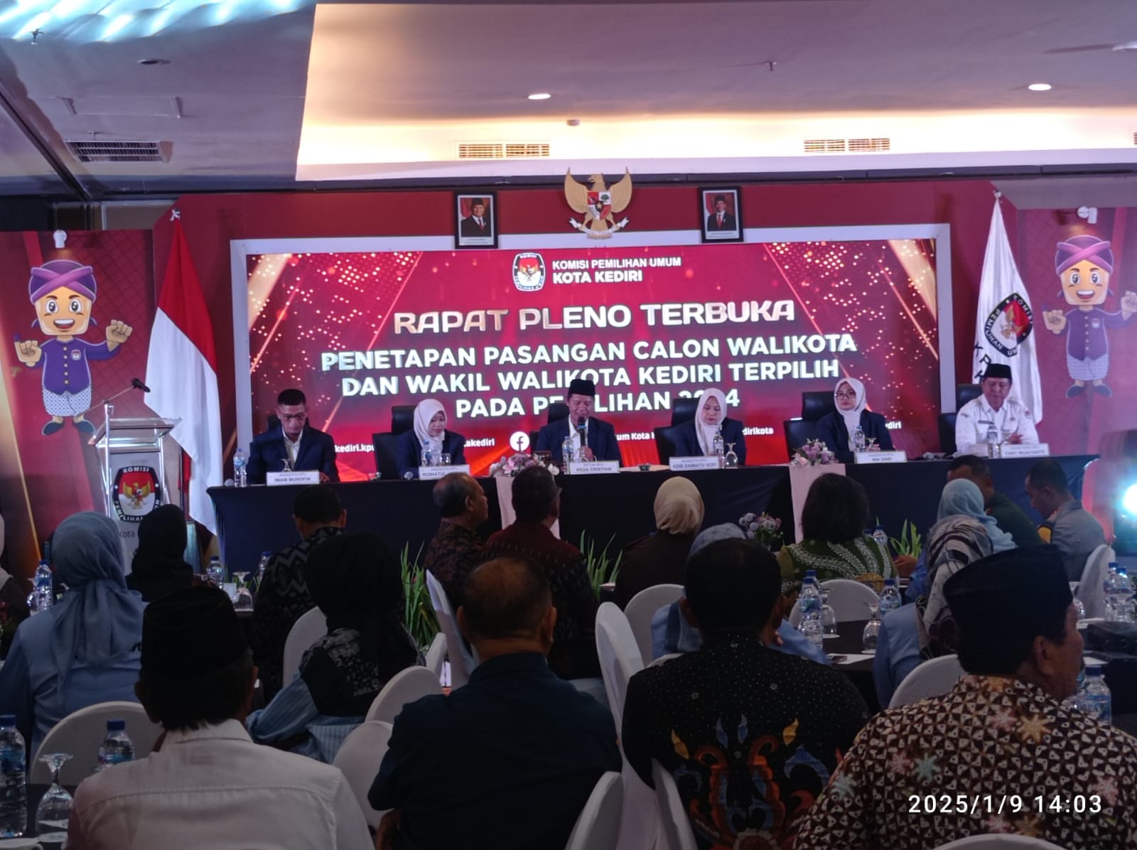 KPU Kota Kediri Tetapkan Vinanda Prameswati dan Qowimmudin Thoha Sebagai Wali Kota dan Wakil Wali Kota Terpilih 2024-2029