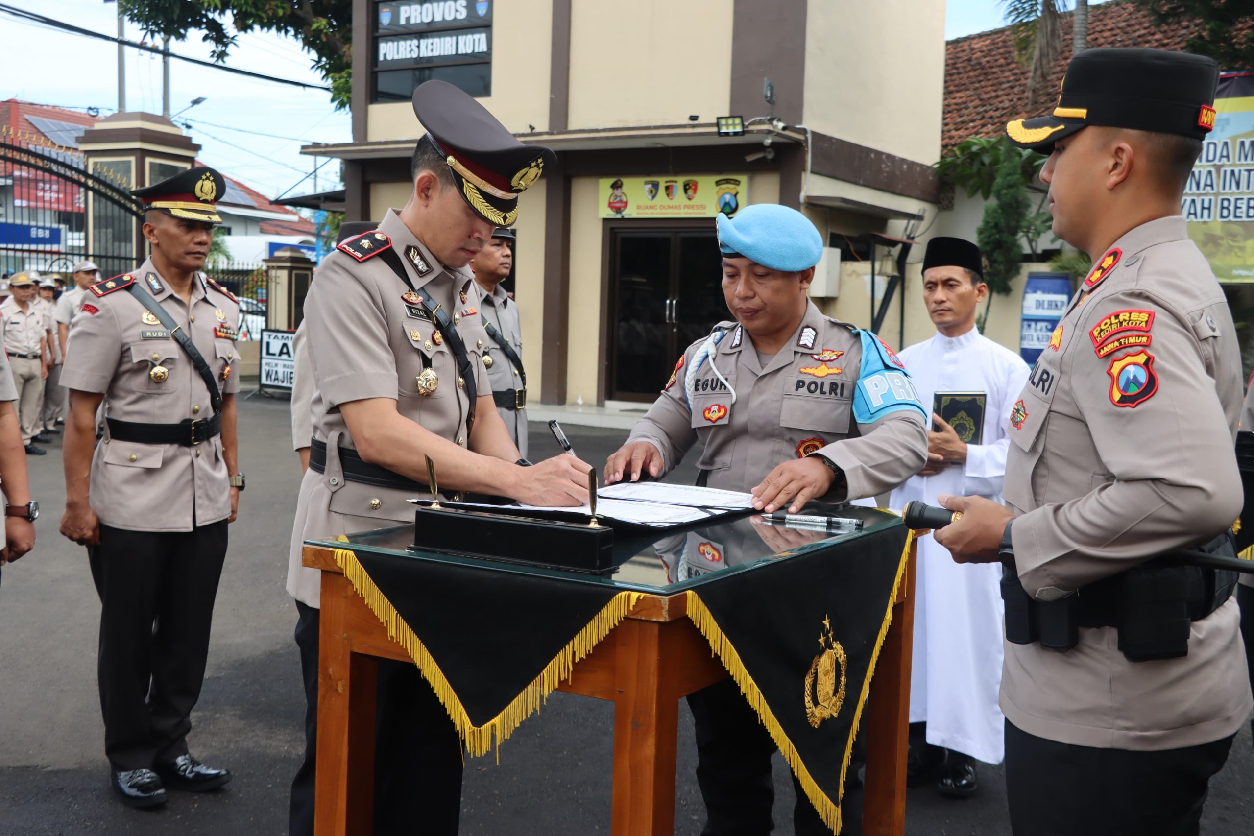 Kapolres Kediri Kota Pimpin Sertijab Wakapolres, Kasatresnarkoba, dan Kapolsek