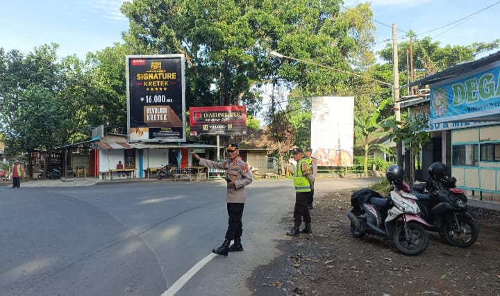 Kapolsek Pesantren Kompol Siswandi Pimpin Patroli Titik Rawan di Kecamatan Pesantren Kediri