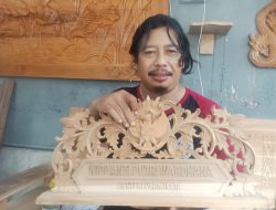 Kisah Muhammad Sugianto,  Pengrajin Ukir Kediri yang Mendunia