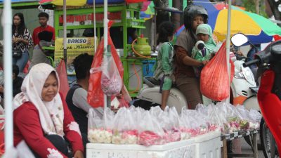 Penjualan Bunga untuk Nyekar Meningkat Drastis Jelang Ramadan
