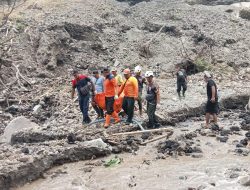 Pencarian Korban Penambang Pasir yang Tertimbun Longsor di Blitar Terus Dilakukan