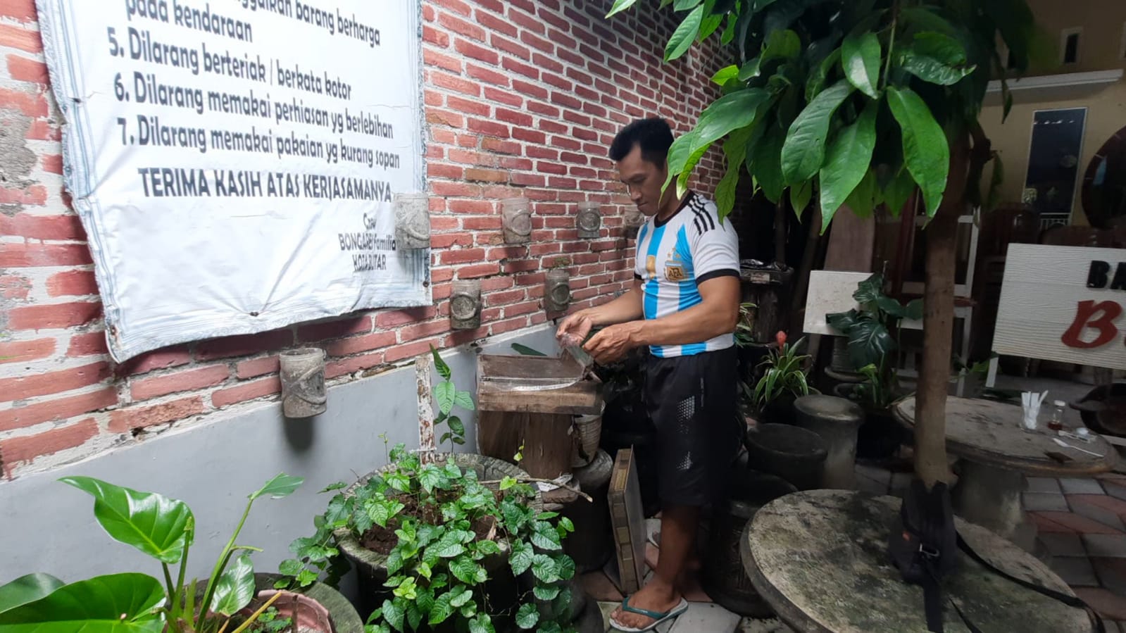 Pemuda Bongares Kembali Hidupkan Wisata Selfie 3D dengan Sensasi Hisap Madu Klanceng