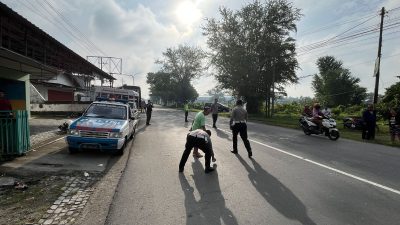Terobos Lampu Merah, Bus Pariwisata Hantam Pemotor, Suami Istri Asal Srengat Tewas