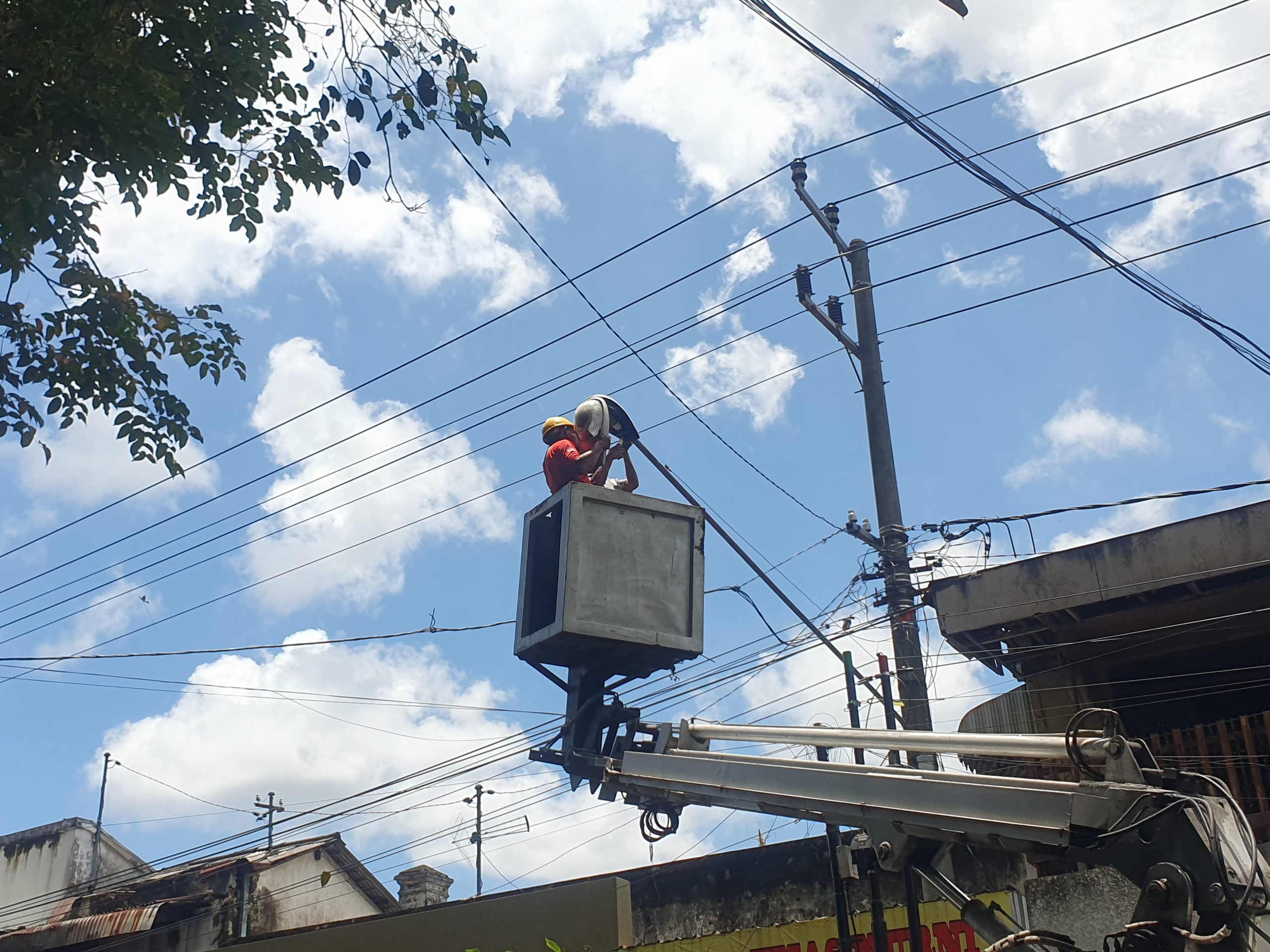 Efisiensi Anggaran! Dishub Tulungagung Ganti Lampu PJU dengan LED