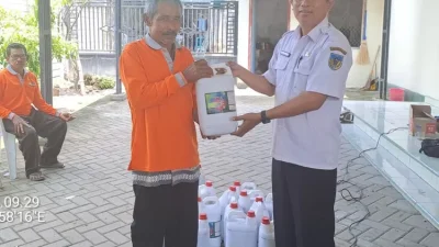 Dispertabun Kabupaten Kediri Rutin Salurkan Bantuan Pupuk untuk Petani Tembakau