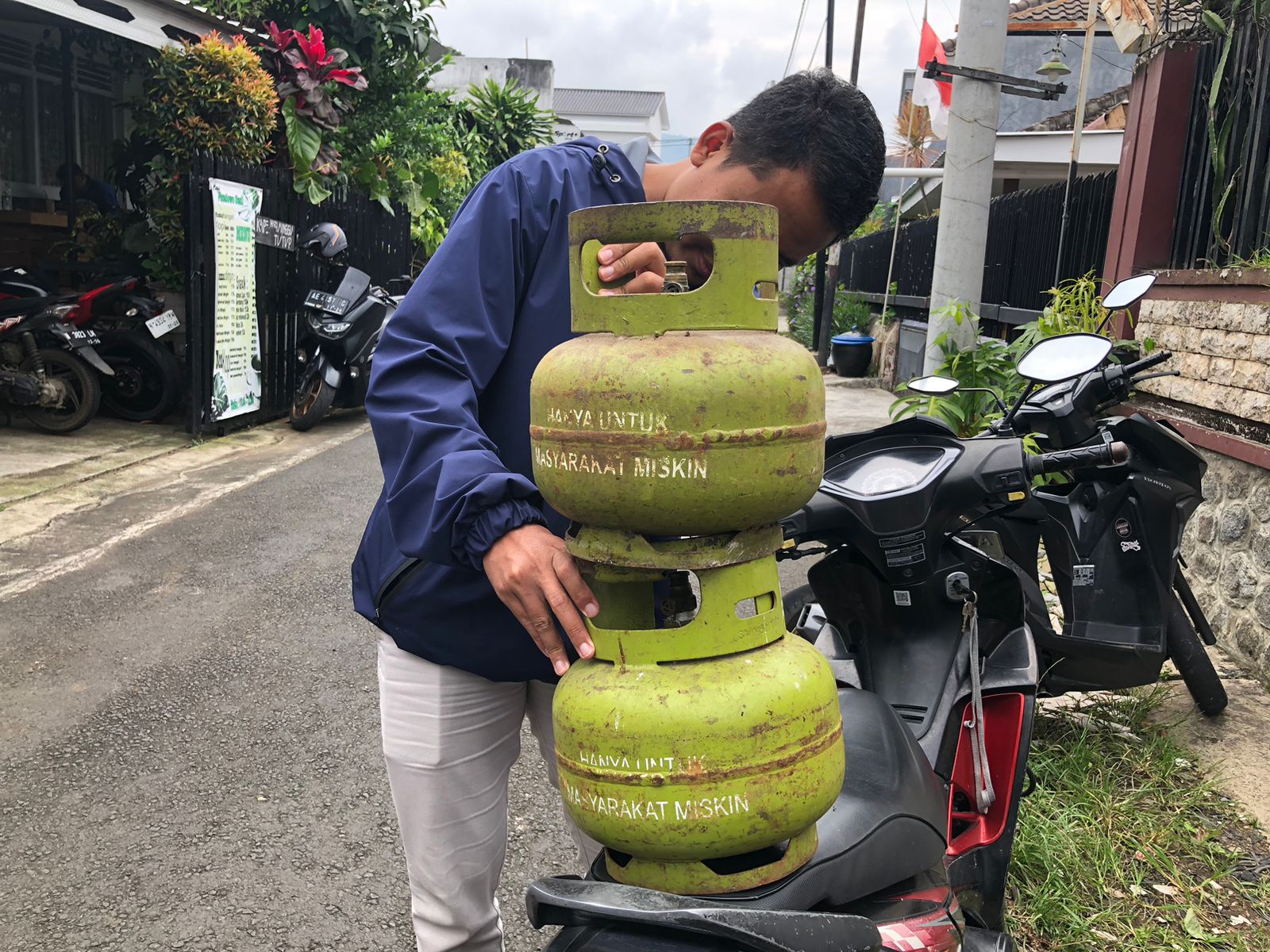 Larangan Pengecer Jual Gas LPG 3 Kg Mulai Berlaku, Warga Batu Keluhkan Akses Terkendala!