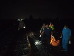 Ngeri! Mr X Tabrakan Diri Saat Kereta Melintas di Jombang