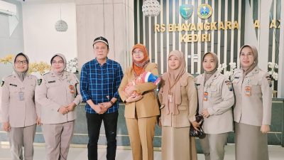 Bayi Laki-Laki yang Ditemukan Penjual Jenang di Ngancar Resmi Diserahkan ke PPSAB Sidoarjo