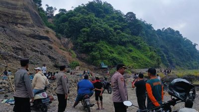 Dua Penambang Pasir Tewas Tertimbun Longsor di Blitar, Pencarian Terkendala Medan Sulit