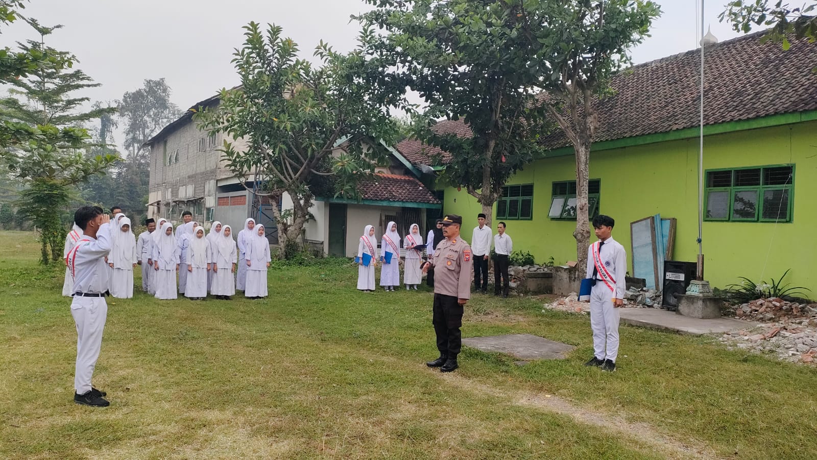 Wakapolsek Ringinrejo Ajak Pelajar Tertib Berlalu Lintas dan Jauhi Pengaruh Negatif