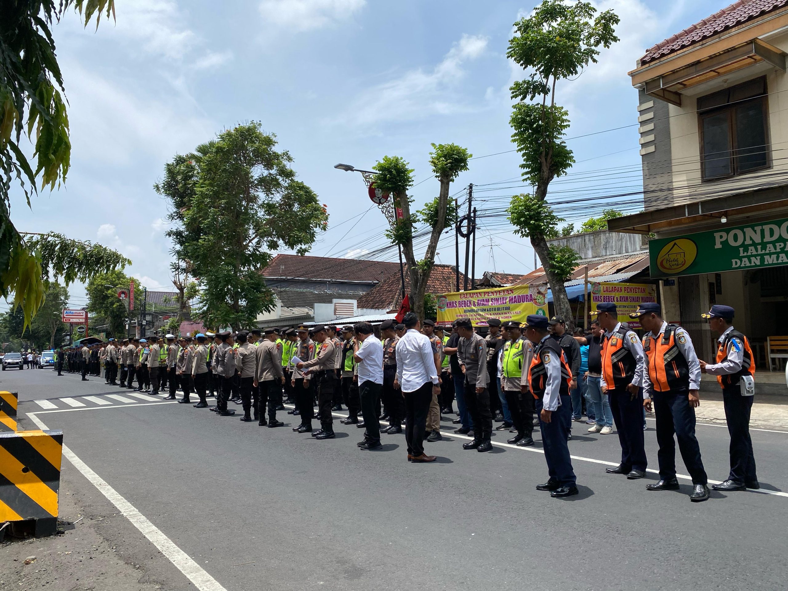 Laga Arema FC vs PSS Sleman, Polres Blitar Kota Kerahkan 800 Personel Gabungan untuk Pengamanan