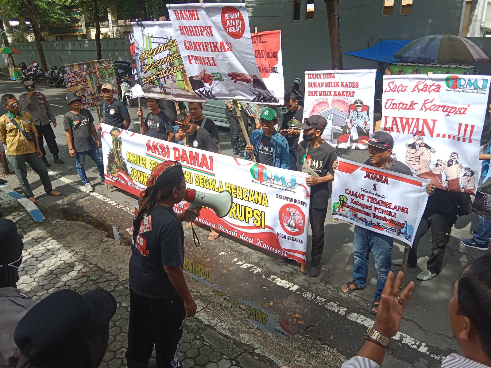 FRMJ Gelar Aksi Damai, Desak DPMD Jombang Bersikap Tegas terhadap Korupsi Desa!