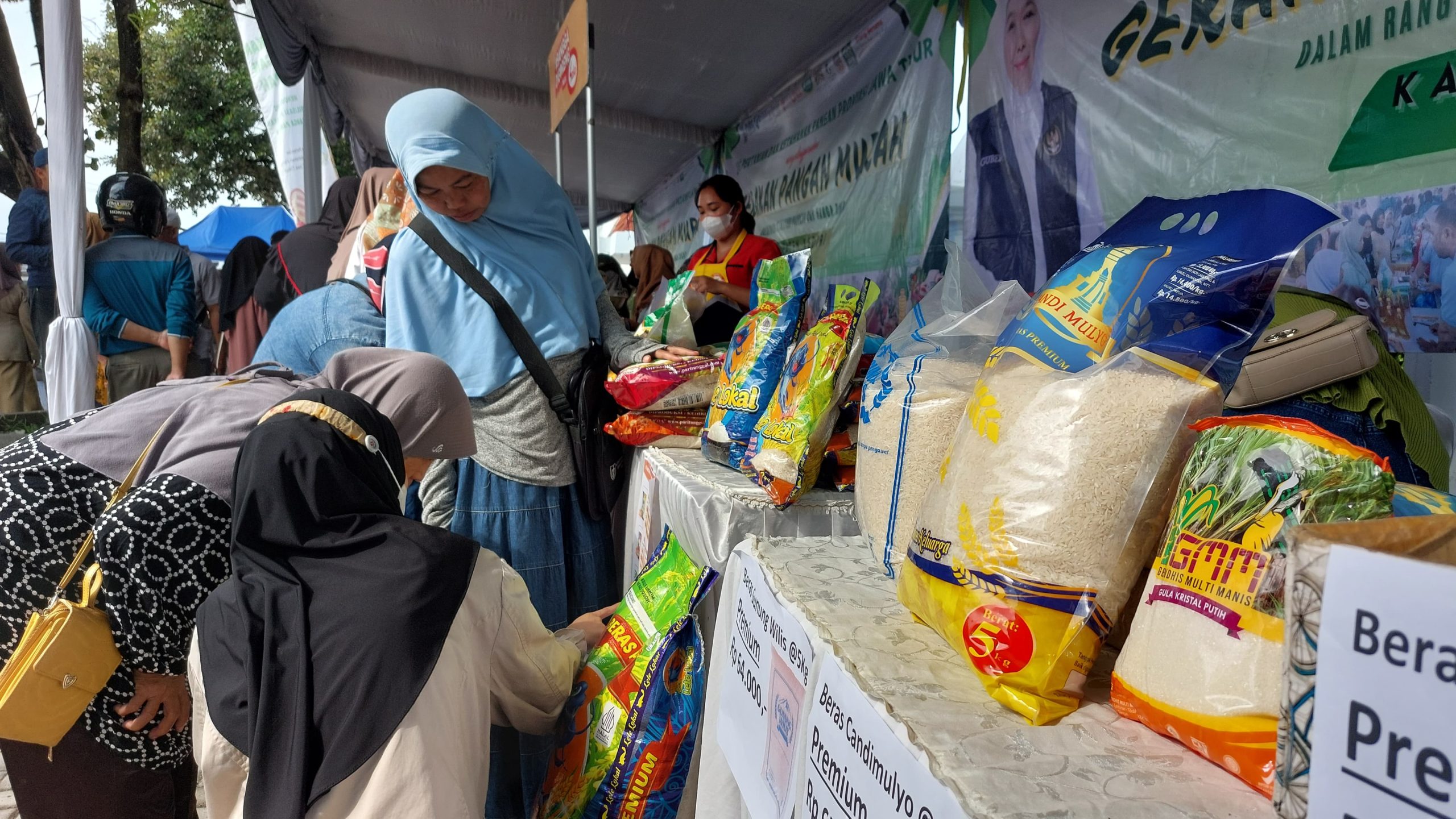 Gerakan Pangan Murah di Pare, 1 Ton Beras Ludes dalam Dua Jam