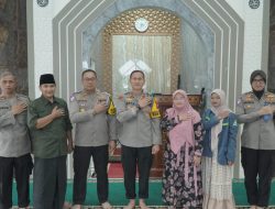 Sambut Ramadan, Polres Blitar Gelar Bakti Sosial dan Bagikan Alquran