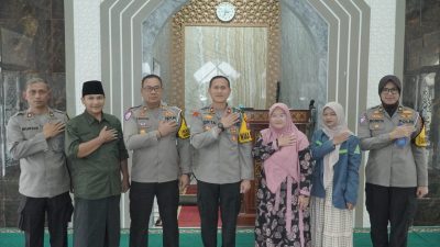 Sambut Ramadan, Polres Blitar Gelar Bakti Sosial dan Bagikan Alquran