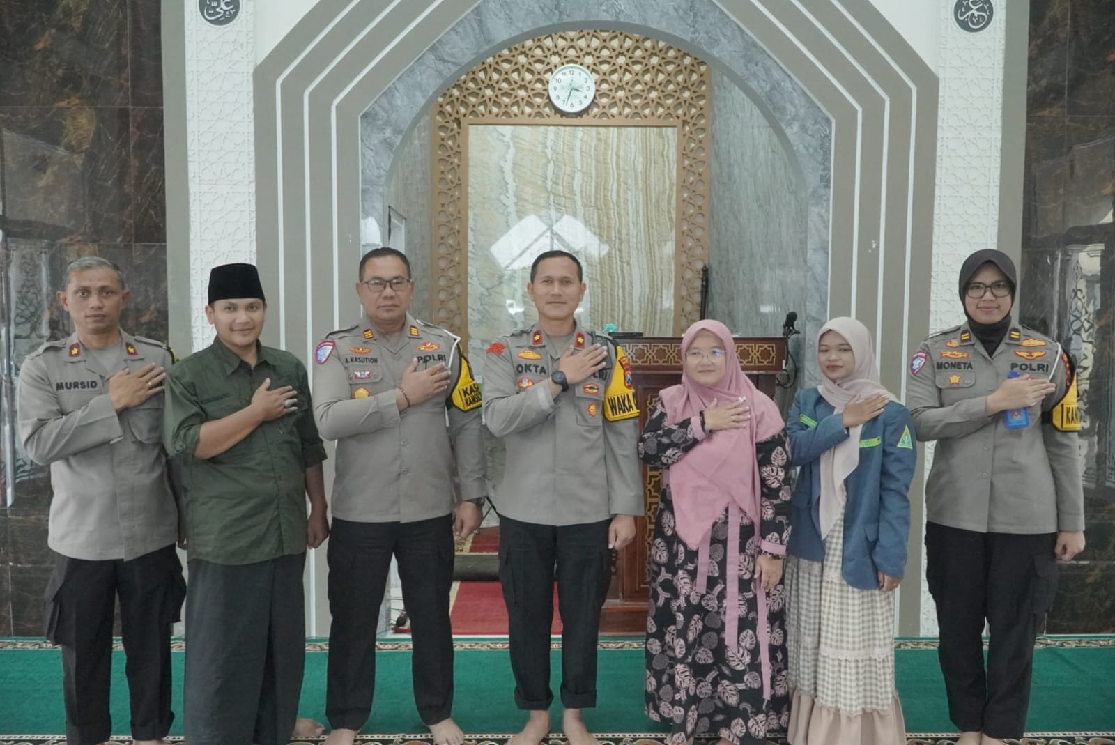 Sambut Ramadan, Polres Blitar Gelar Bakti Sosial dan Bagikan Alquran