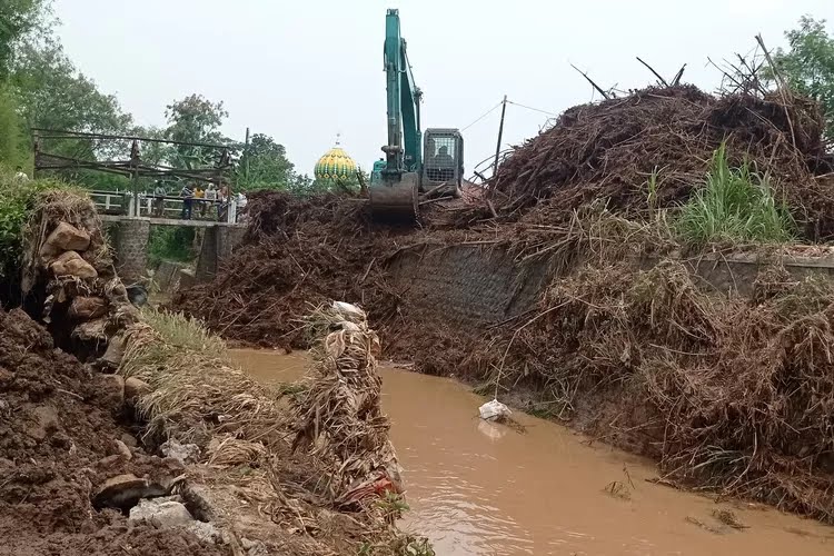 BPBD Kediri Pastikan Tanggul Sungai di Wilayah Barat Aman