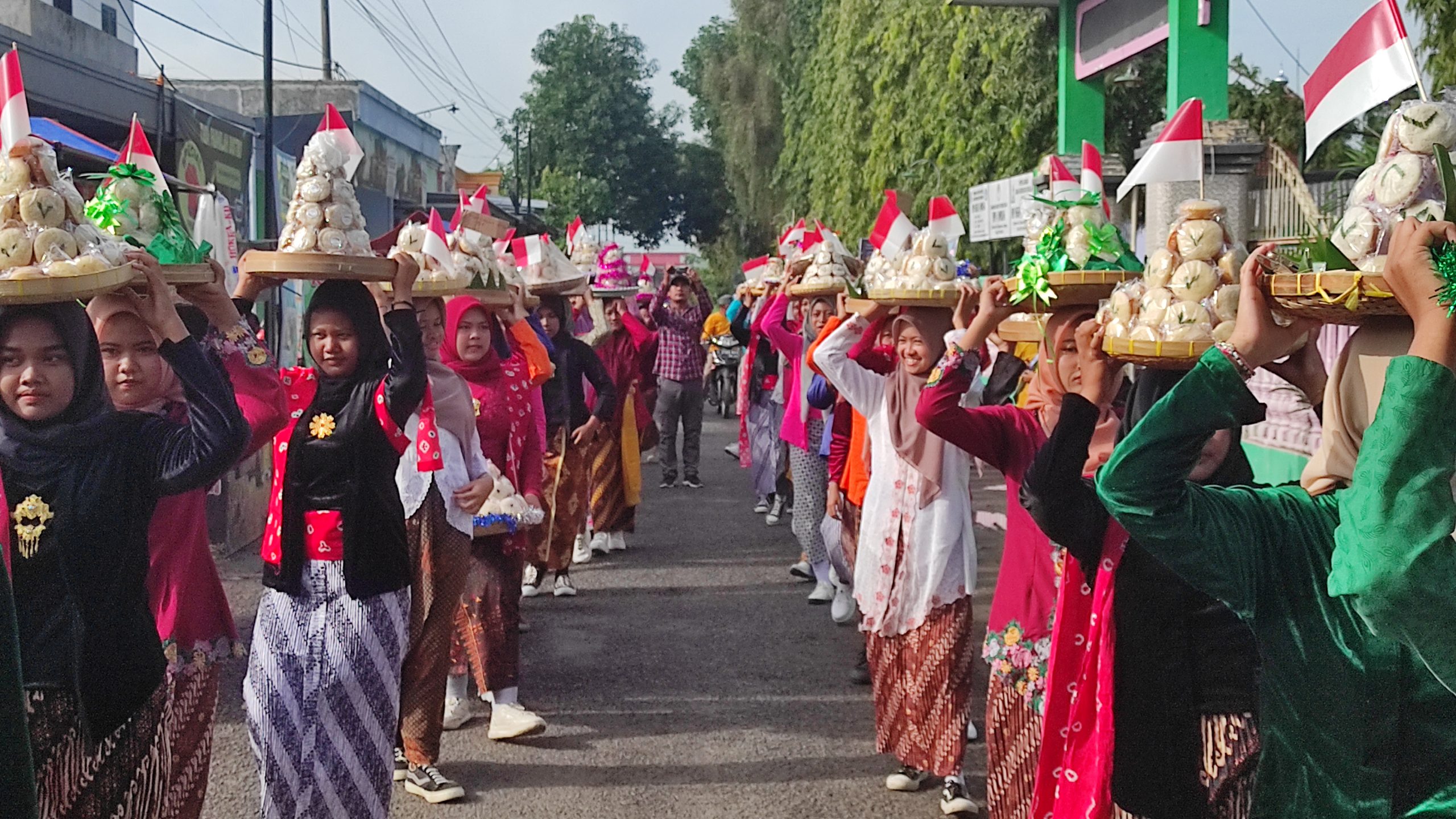Sambut Ramadan! SMPN 4 Jombang Meriahkan Tradisi Kirab dan Gerebek Apem
