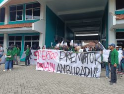 Pelecehan Seksual Jadi Ancaman di Kampus, Mahasiswa IAIN Kediri Gelar Aksi di Depan Rektorat 