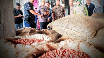 Polres Kota Batu Sidak Bahan Pokok di Pasar Induk Among Tani, Harga Cabai Melonjak hingga Rp80 Ribu