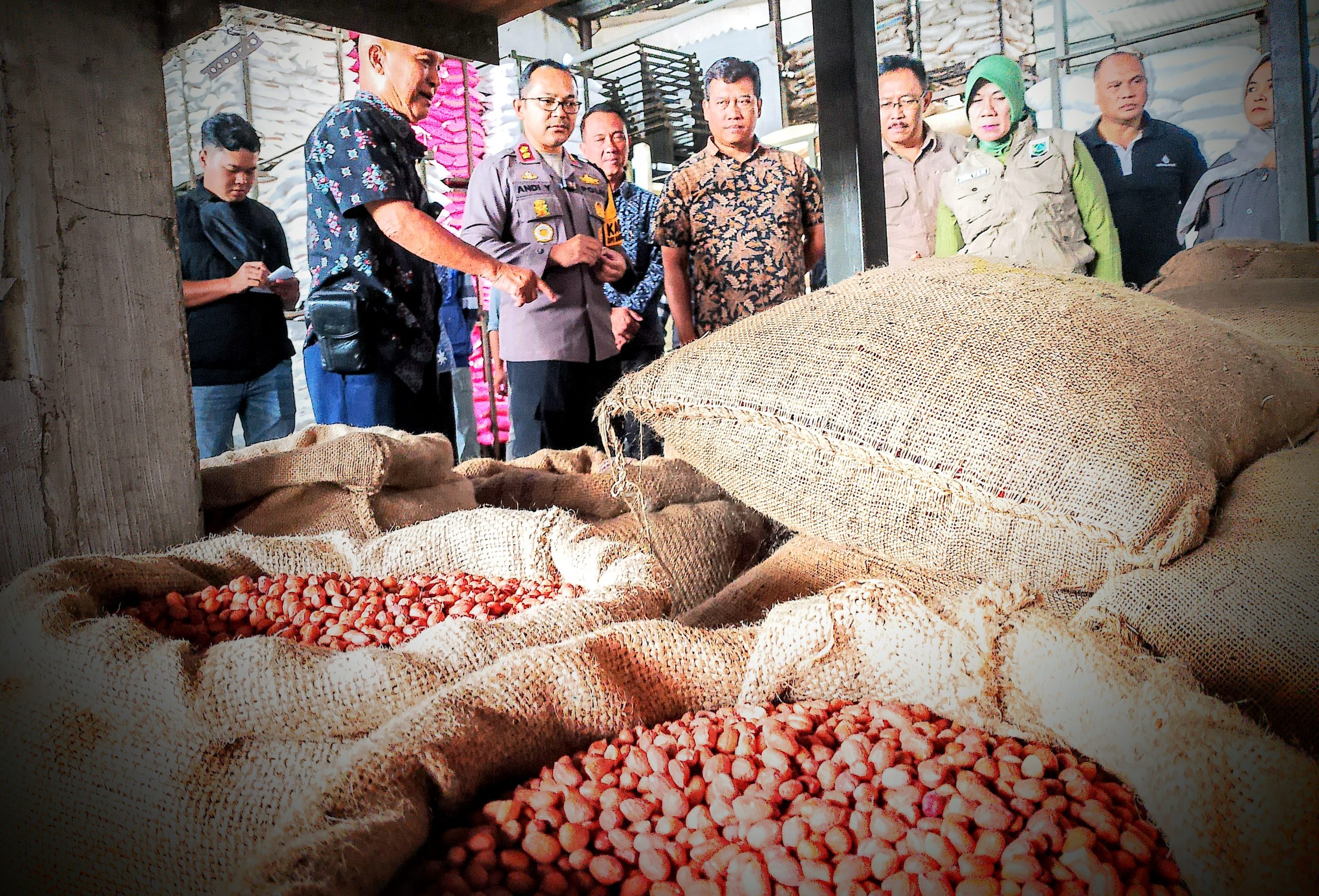 Polres Kota Batu Sidak Bahan Pokok di Pasar Induk Among Tani, Harga Cabai Melonjak hingga Rp80 Ribu