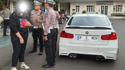 Gunakan Plat Nomor Tak Senonoh Demi Konten, Pengemudi BMW Ditilang