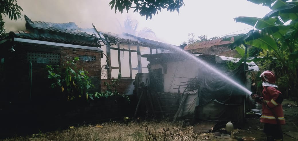 Rumah Guru di Tulungagung Hangus Dilahap Api, Beruntung Tak Ada Korban Jiwa