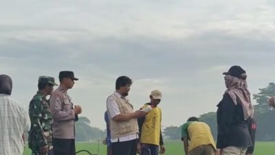 Sinergi TNI-Polri dan Petani di Kediri, Lakukan Penyemprotan Massal untuk Cegah Hama