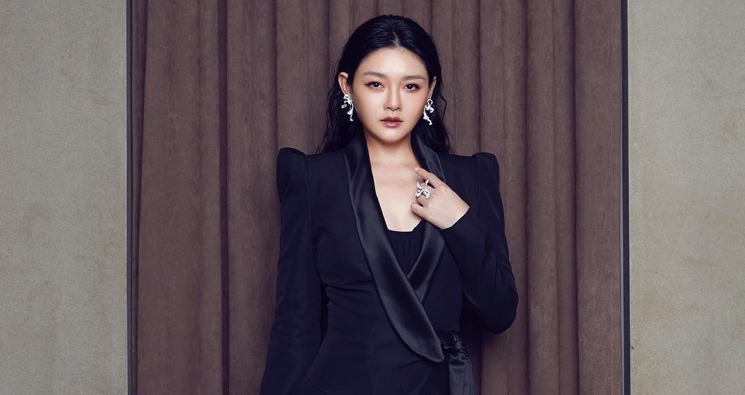 Acara Perpisahan Barbie Hsu Penuh Haru dan Duka, Keluarga Terlihat Bahagia