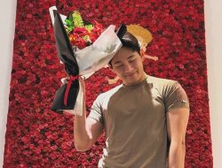 V BTS Hebohkan Penggemar! Tampil Gagah dengan Pangkat Sersan di Militer