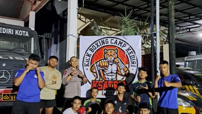 Ksatria Muda Kick Boxing Camp Kediri Bentuk Generasi Tangguh di Halaman Polsek Kediri Kota