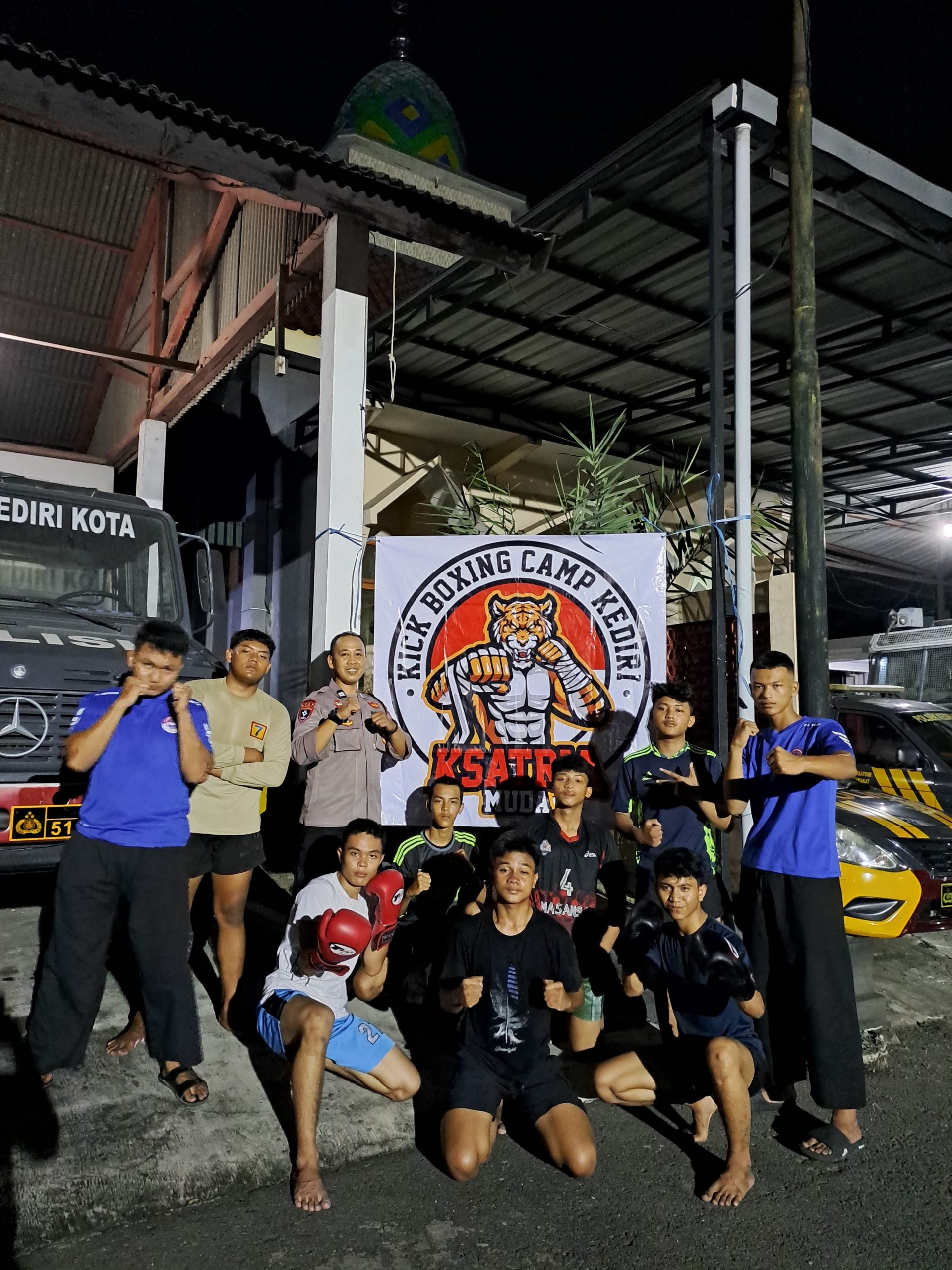 Ksatria Muda Kick Boxing Camp Kediri Bentuk Generasi Tangguh di Halaman Polsek Kediri Kota