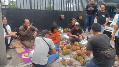 Sixtyseven Jual Durian Murah, Warga Kediri Antre Panjang