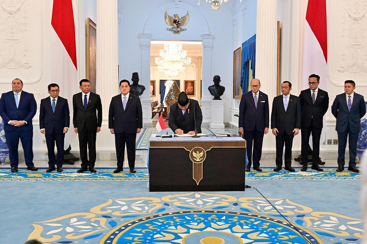 Presiden Prabowo Tandatangani Tiga Produk Hukum untuk Penguatan BUMN dan Investasi Nasional