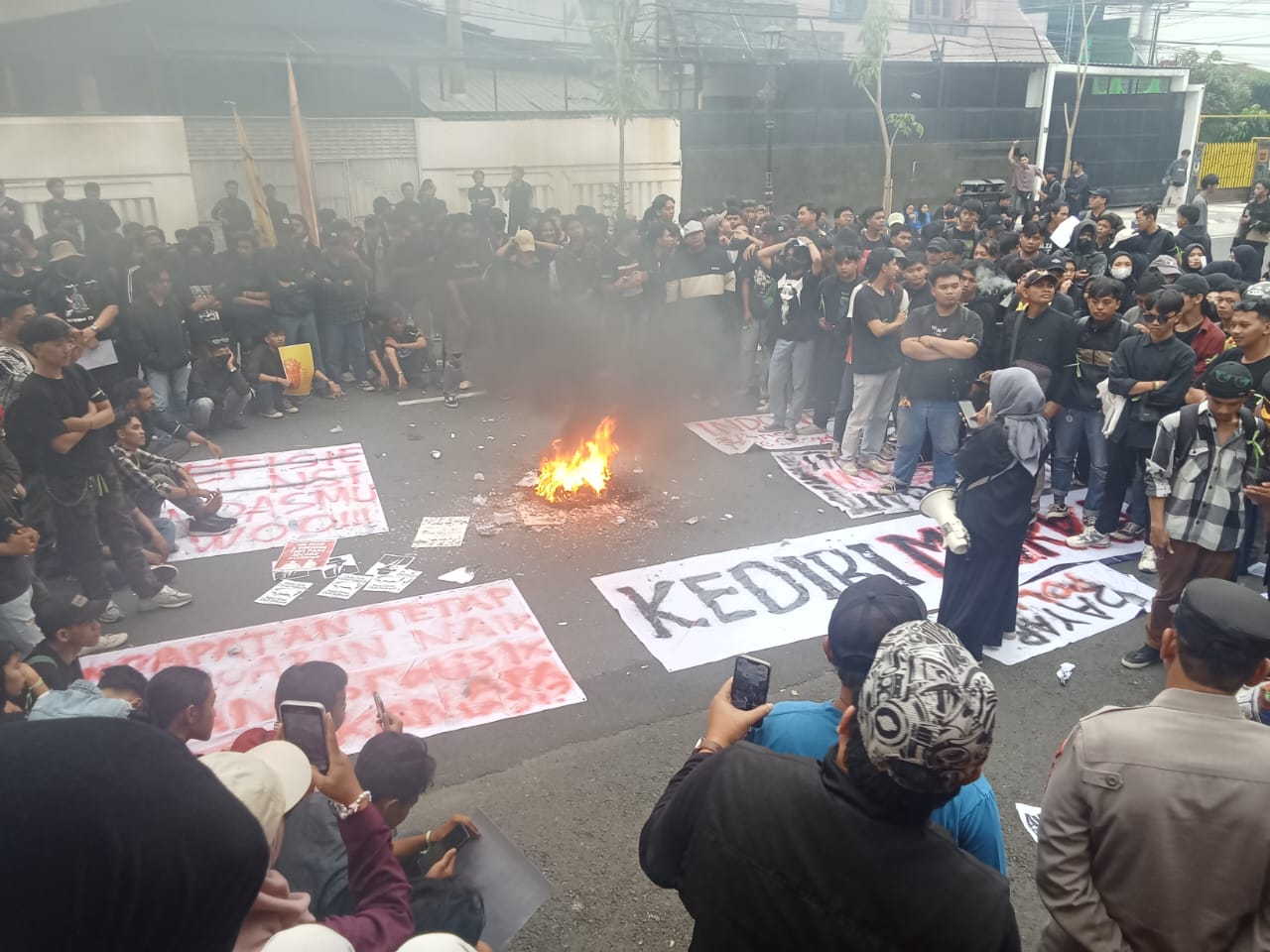 Mahasiswa Kediri Gelar Aksi di Pemkab, Tolak Pemangkasan Anggaran Pendidikan