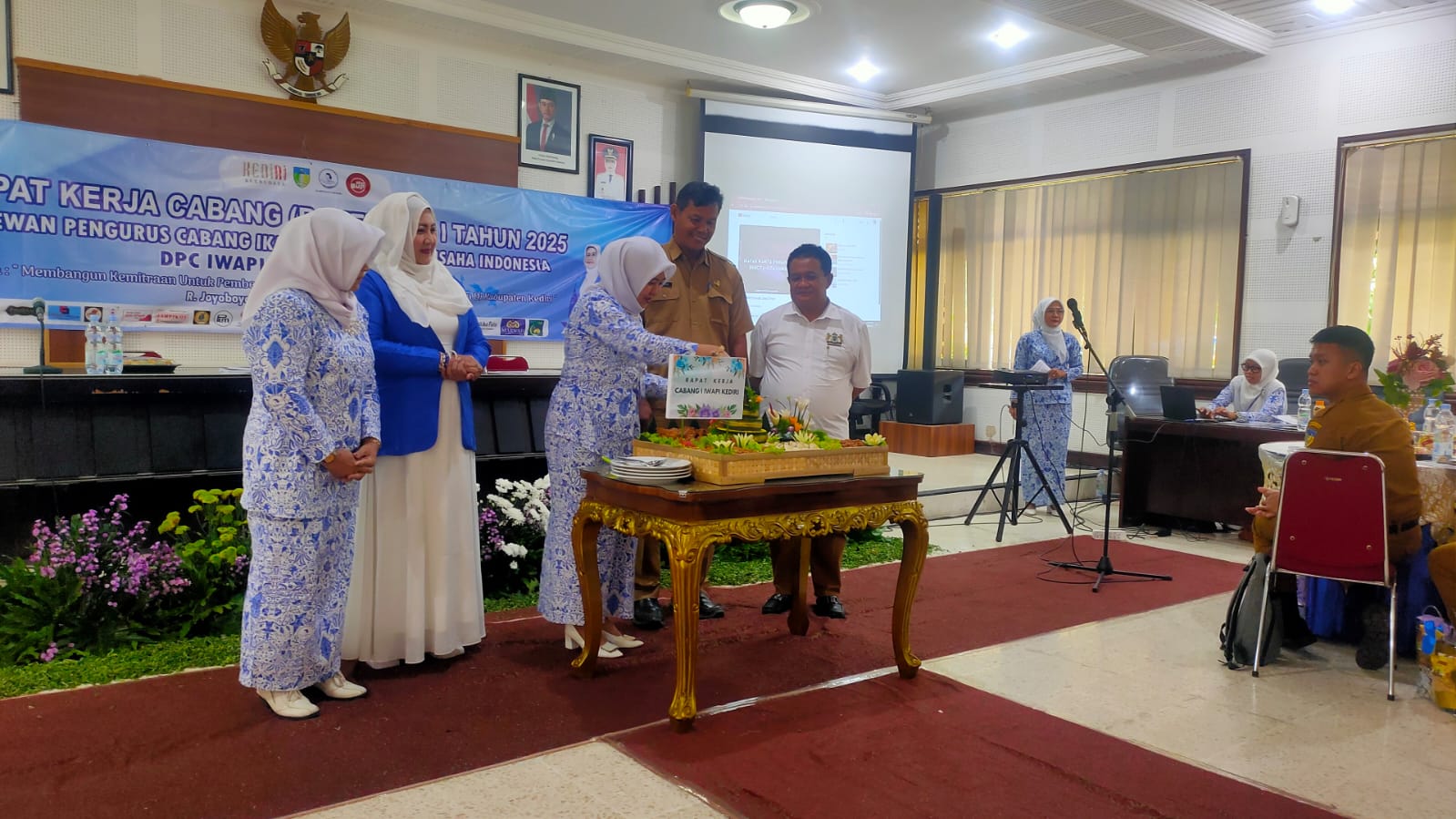 IWAPI Kabupaten Kediri Gelar Raker I, Santoso Dorong UMKM Perempuan Lebih Berdaya Saing