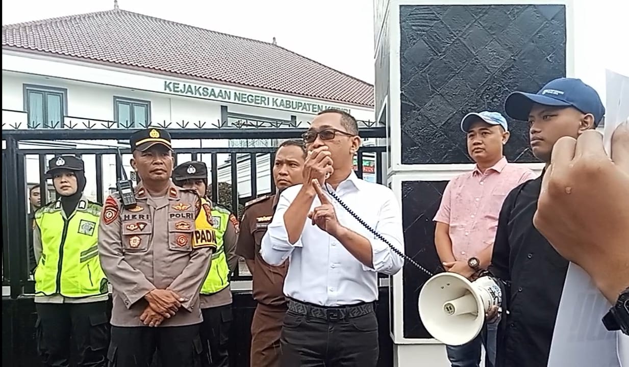 Mahasiswa Kediri Desak Kejari Tetapkan Tersangka Kasus Korupsi Program Korporasi Sapi